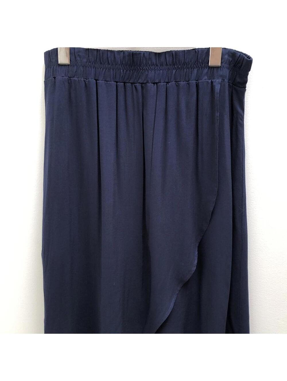 Splendid Skirt - high/low design. elastic waist. navy M